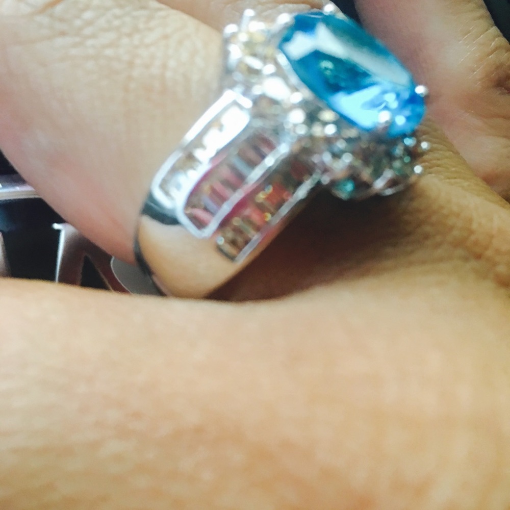Ring - Picture 3 of 4